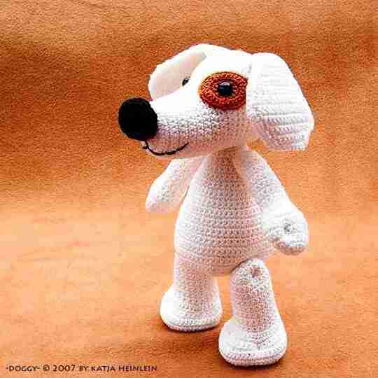 Hund Wuffie Häkeltier Häkelanleitung von Katja Heinlein Anleitung 22cm groß Häkelfigur Tier dog ebook Häkelmuster amigurumi kuschelhund süß