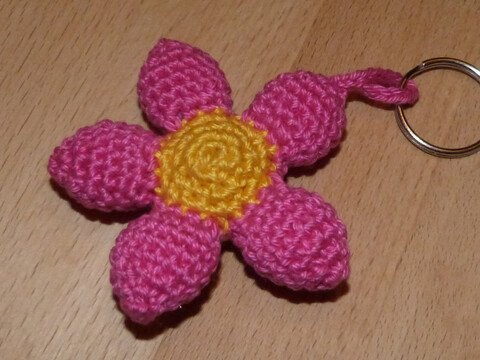 Häkelanleitung Schlüsselanhänger "Blüte"
