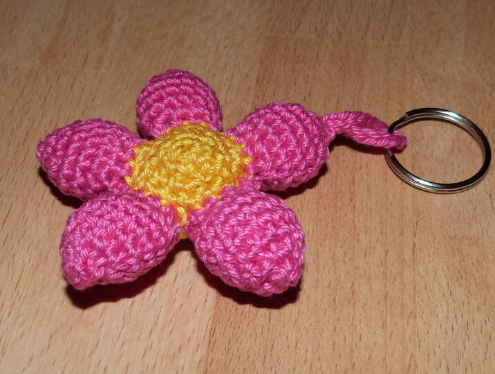 Häkelanleitung Schlüsselanhänger "Blüte"
