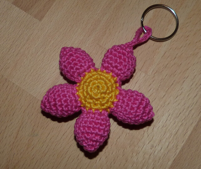 Häkelanleitung Schlüsselanhänger "Blüte"