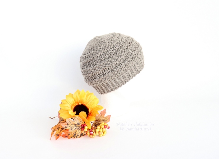 Beanie "Carol" (cable stitch,  all sizes, sporty or slouchy)