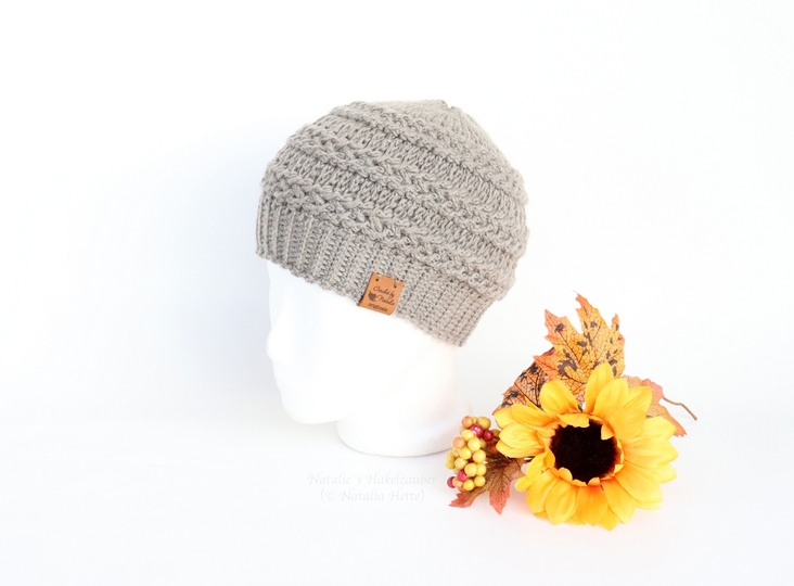 Beanie "Carol" (cable stitch,  all sizes, sporty or slouchy)