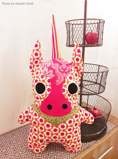 PDF sewing pattern sew tutorial Instruktion unicorn horse pillow stuff toy