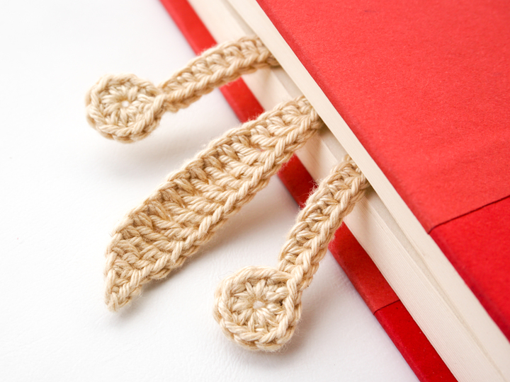 Amigurumi Crochet Dog Bookmark