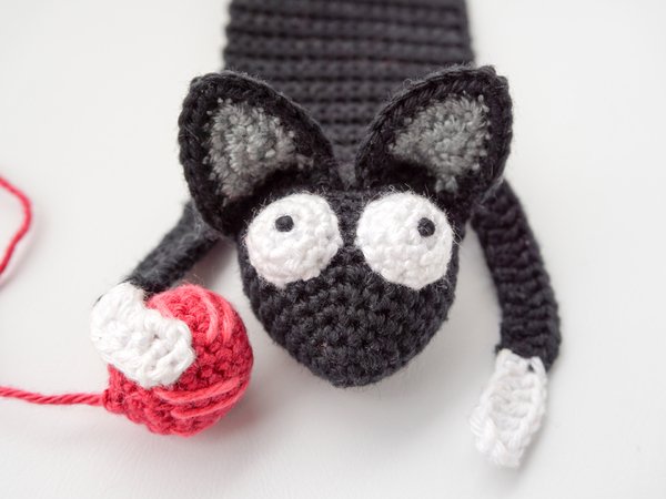 Amigurumi Crochet Cat Bookmark