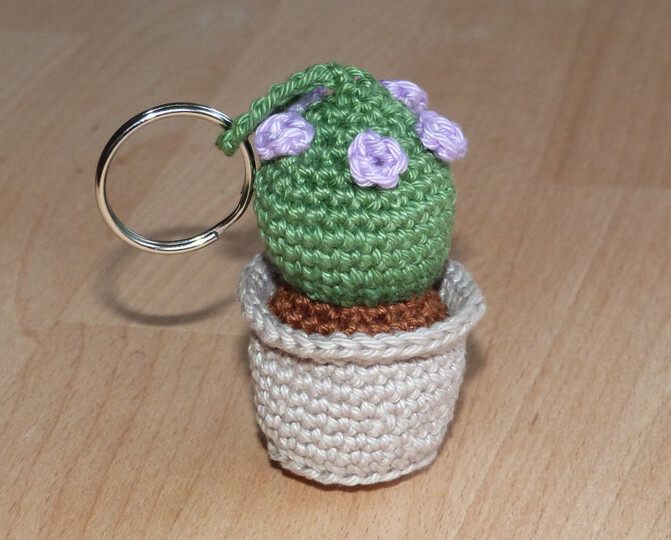 Häkelanleitung Schlüsselanhänger "Kaktus im Topf"