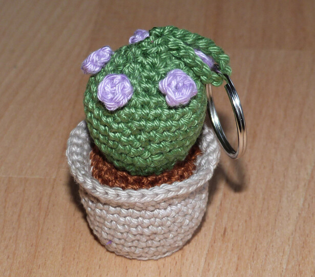 Häkelanleitung Schlüsselanhänger "Kaktus im Topf"