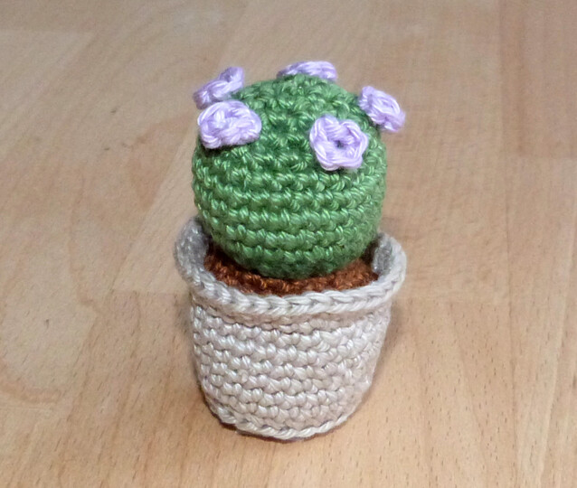Häkelanleitung Schlüsselanhänger "Kaktus im Topf"