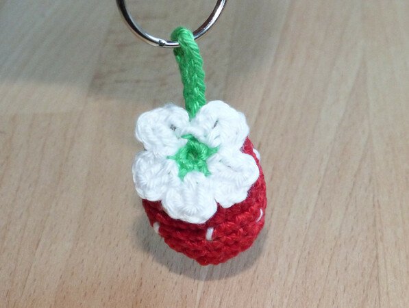 Erdbeer-Schlüsselanhänger Mit Herz – Kawaii Design, Aus Kunststoff & Metall – Süßes Accessoire Für Mädchen & Frauen