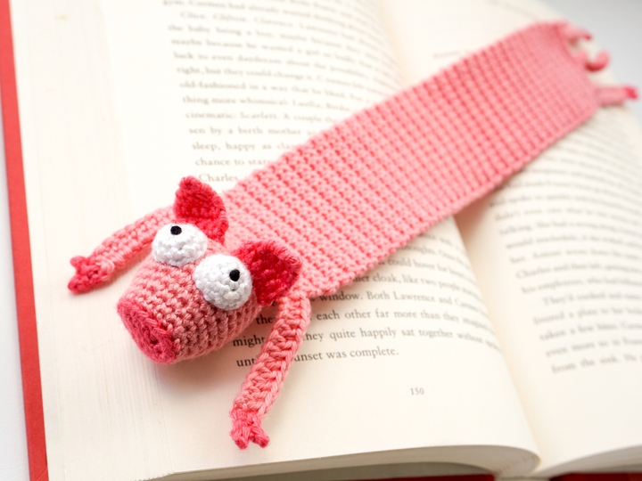 Amigurumi Crochet Pig Bookmark