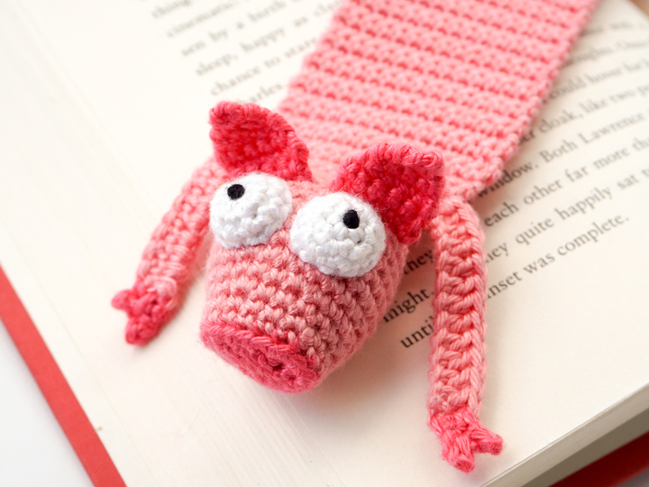 Amigurumi Crochet Pig Bookmark