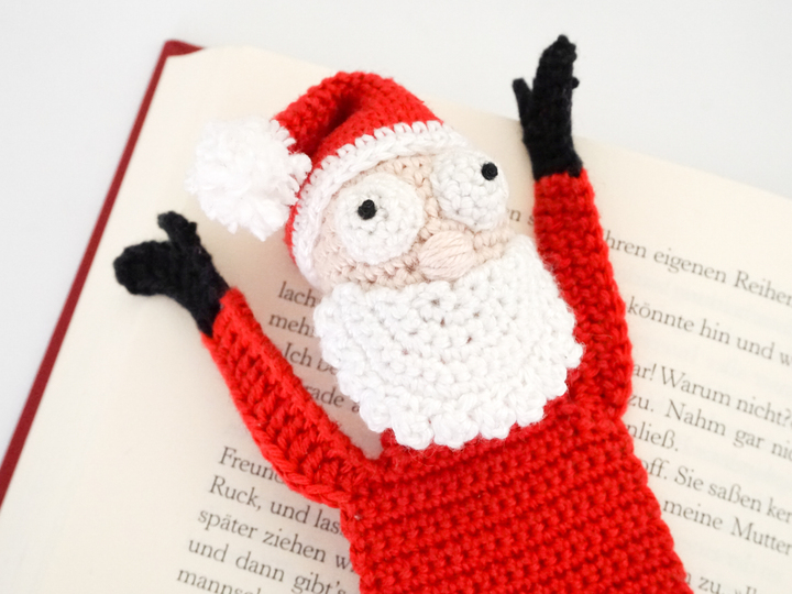 Amigurumi Crochet Santa Claus Bookmark