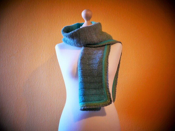 Häkelanleitung Schal „Suzy“ – Kuscheliger Blickfang für kalte Tage