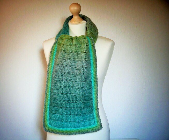 Häkelanleitung Schal „Suzy“ – Kuscheliger Blickfang für kalte Tage