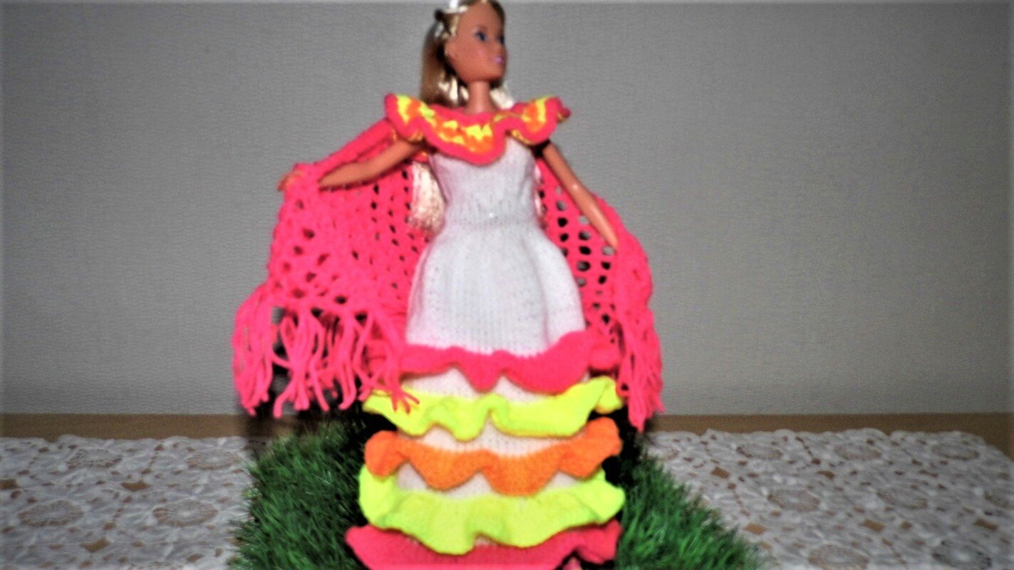 6 Strickanleitungen für Ankleidepuppen im Sparset