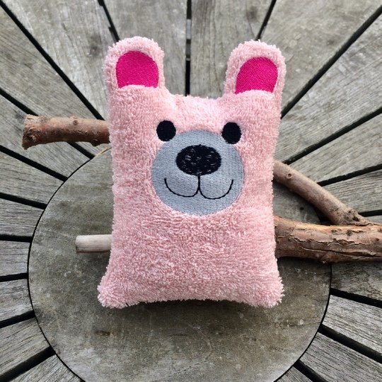 WärmeKissen Bärli Stickdatei ITH mit Inlett 13x18 16x26 24x36