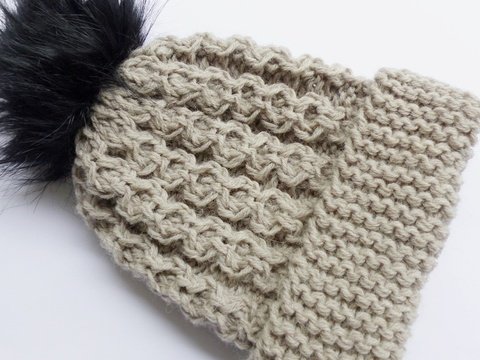 Mütze mit Zopfmuster