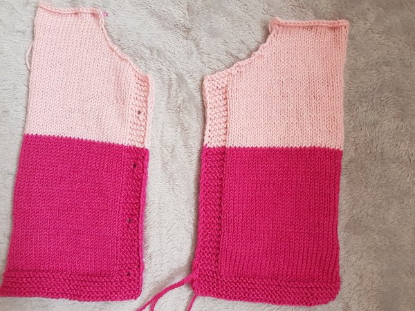 Strickanleitung Babyjäckchen in Rosatönen Größe 68/74