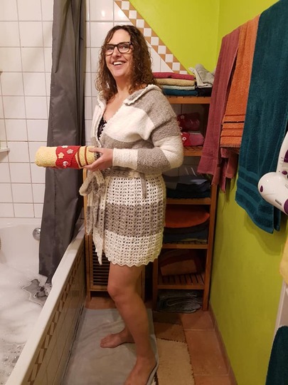 Strick/Häkelaleitung Bademantel ( Ohne Maschenprobe, für jede Damengröße)