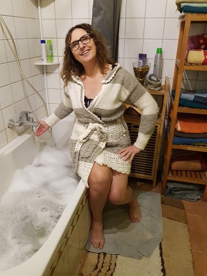 Strick/Häkelaleitung Bademantel ( Ohne Maschenprobe, für jede Damengröße)