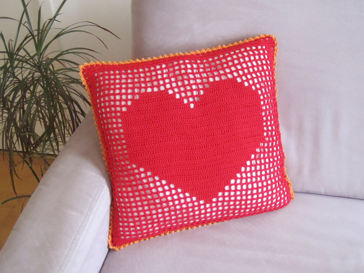 Häkelanleitung: Kissenbezug mit Herz