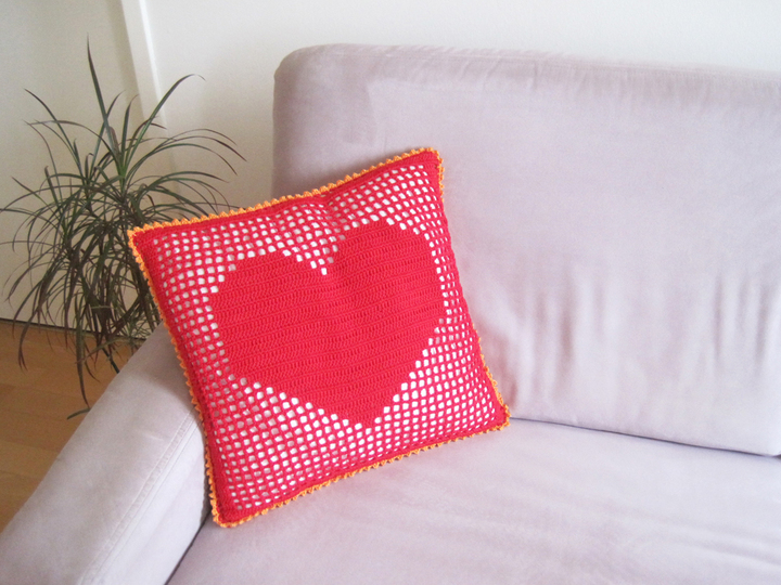 Häkelanleitung: Kissenbezug mit Herz