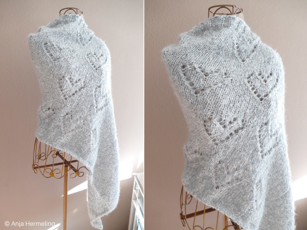 Weiches Stricktuch mit Herzen "Love"