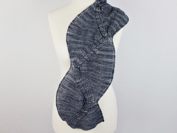 Strickanleitung Schal – moderner Zopfschal mit diagonaler Linie "Tuga"