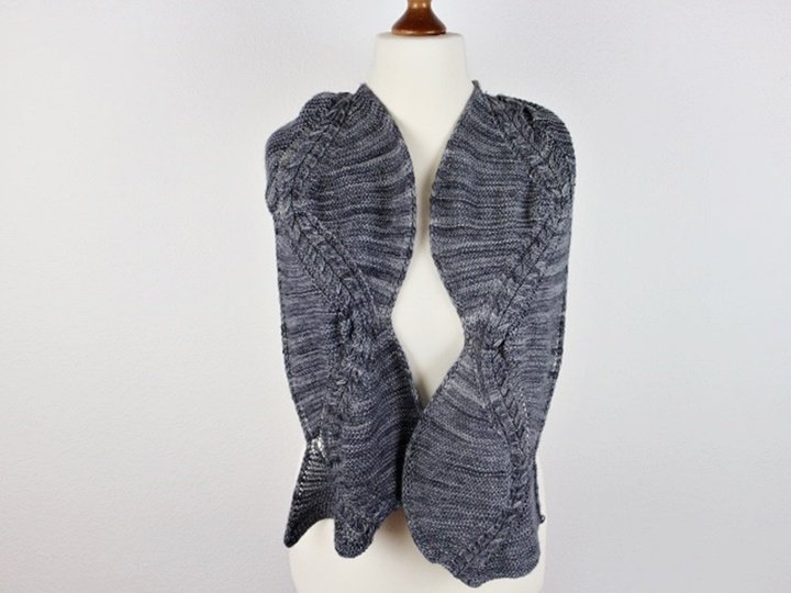 Strickanleitung Schal – moderner Zopfschal mit diagonaler Linie "Tuga"