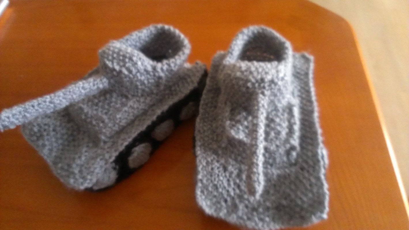 Panzer Hausschuhe gestrickt in Größe 39-40