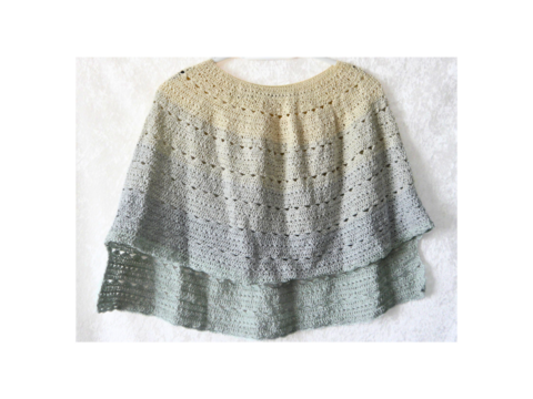 Wunderschöner Damenponcho für den Herbst