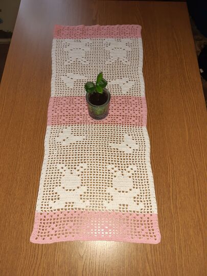 Tischläufer Häschen gehäkelt