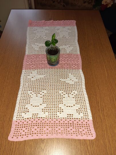 Tischläufer Häschen gehäkelt