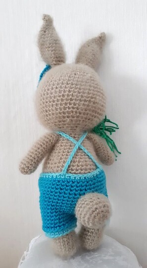 Häkelanleitung Häschen mit Latzhose