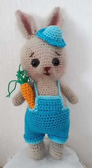Häkelanleitung Häschen mit Latzhose