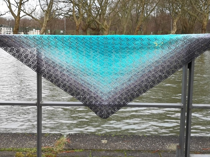 Häkelanleitung Tuch "Festival of leaves"