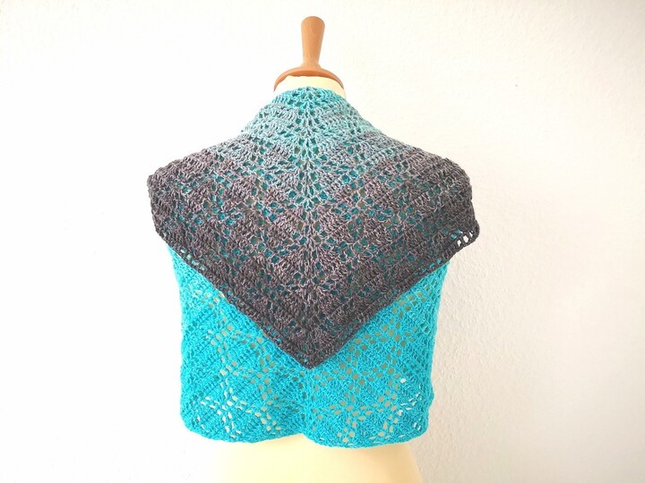 Häkelanleitung Tuch "Festival of leaves"