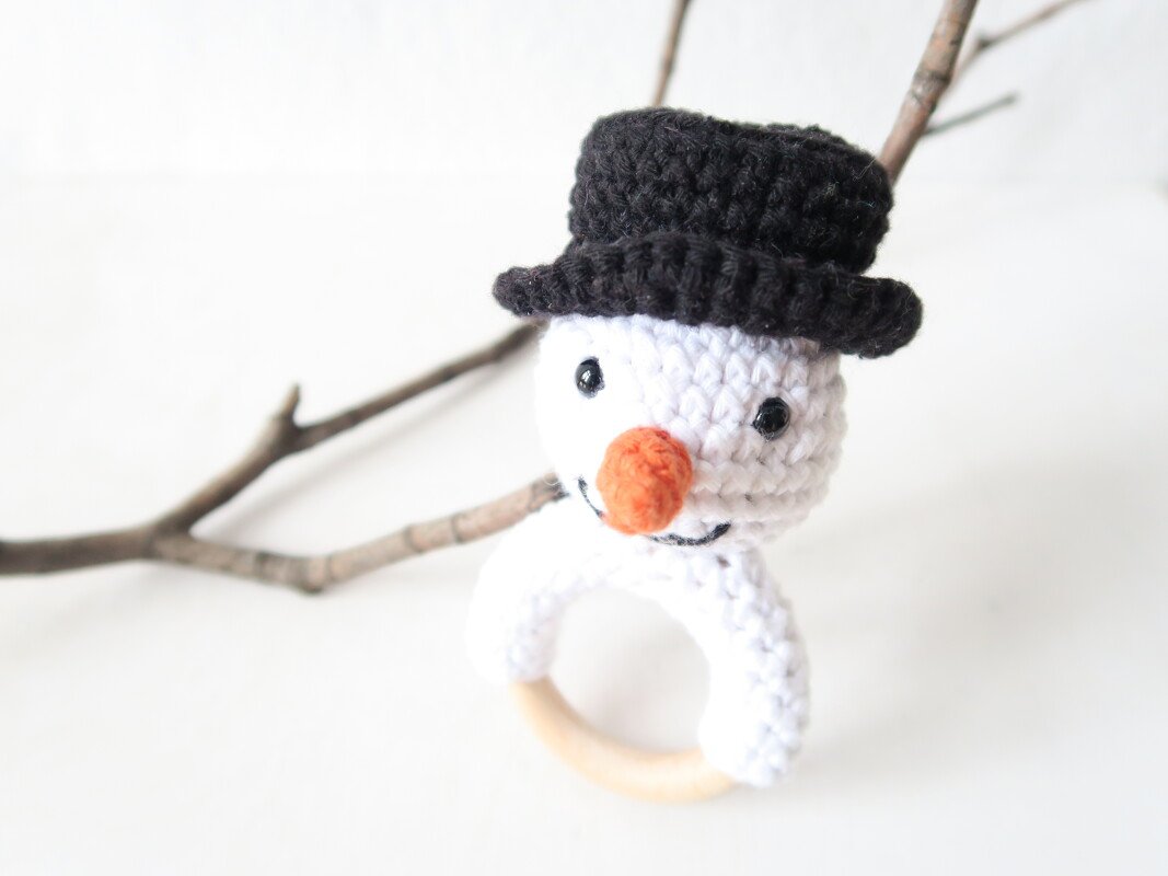 Häkelanleitung - Schneemann Beißring &amp; Rassel