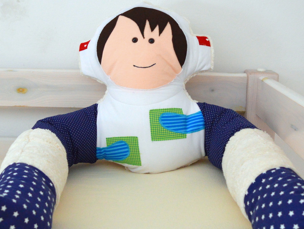 Nähanleitung Bettschlange Astronaut Rudi inkl. Schnittmuster