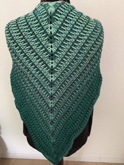 zweifarbiges Tuch Finja häkeln Häkeltuch Schultertuch Dreieckstuch