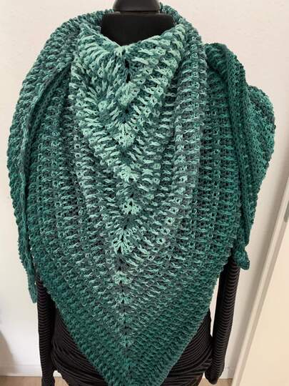 zweifarbiges Tuch Finja häkeln Häkeltuch Schultertuch Dreieckstuch