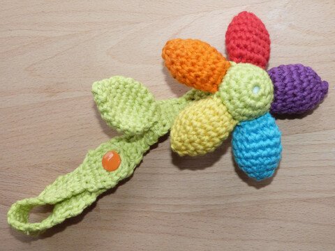 Häkelanleitung Kinderwagenanhänger "Blume" mit Rassel