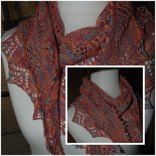 Dreieckstuch aus mehrfarbigem Garn mit Spitzenrand auf Schaufensterpuppe