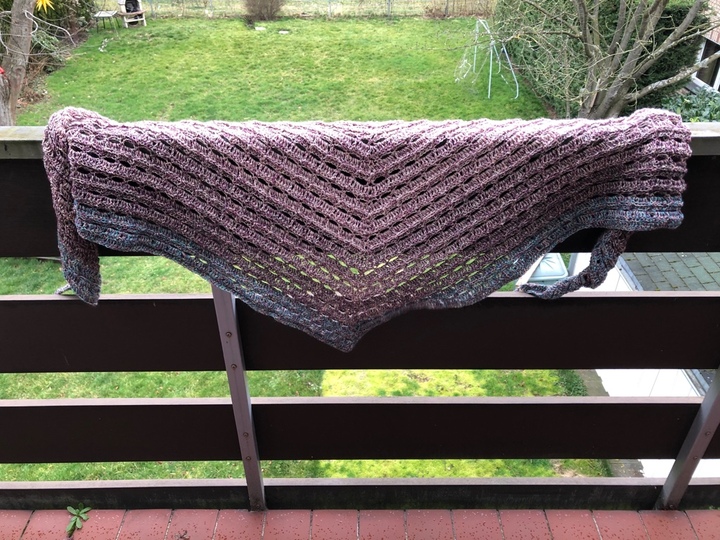 Häkelanleitung Flaches Dreieckstuch "Wolkengruss"