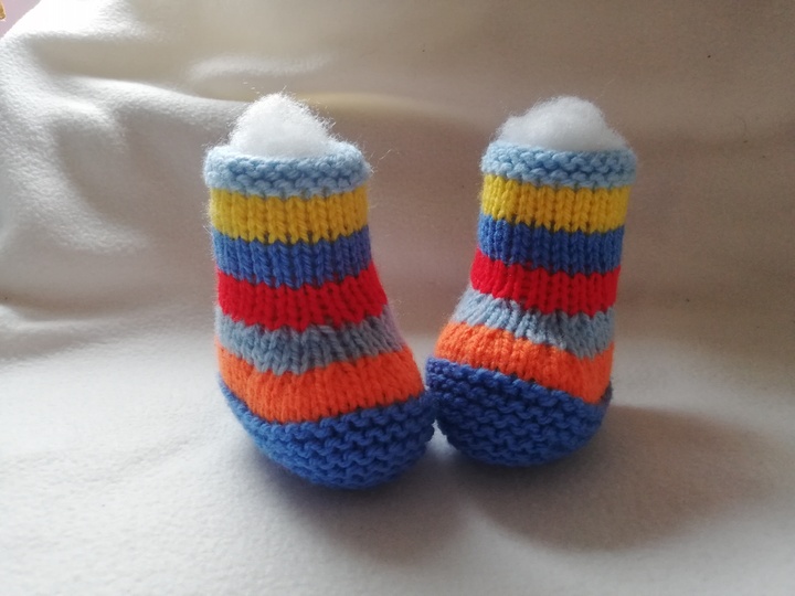 Strickanleitung Babyschuhe ohne Nadelspiel - bis 4 Monate- ideal für Anfänger
