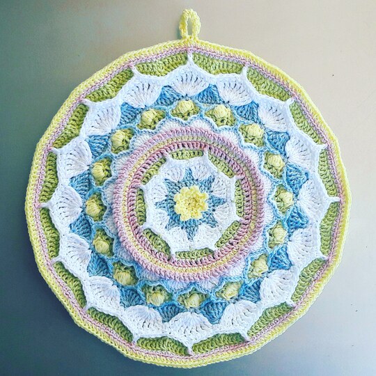 Häkelanleitung Topflappen Mandala "Spring Rose"