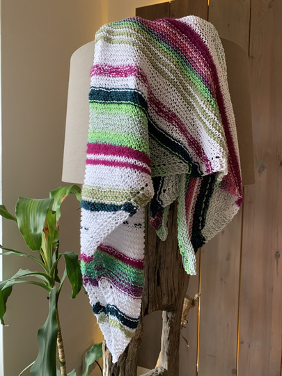 Gestricktes Garnmix-Dreieckstuch "Kilimanjaro"