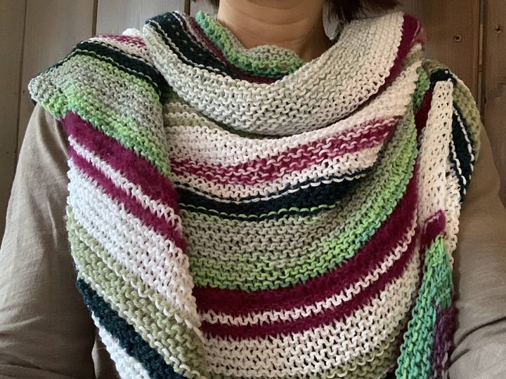 Gestricktes Garnmix-Dreieckstuch "Kilimanjaro"