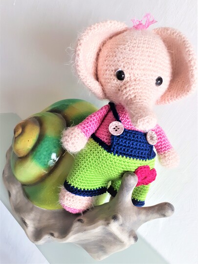 Handgefertigter Elefant "Rüsselchen" - Perfekt für Häkelliebhaber