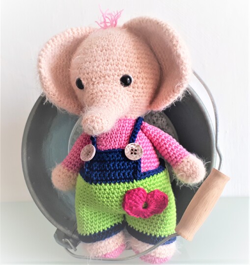 Handgefertigter Elefant "Rüsselchen" - Perfekt für Häkelliebhaber